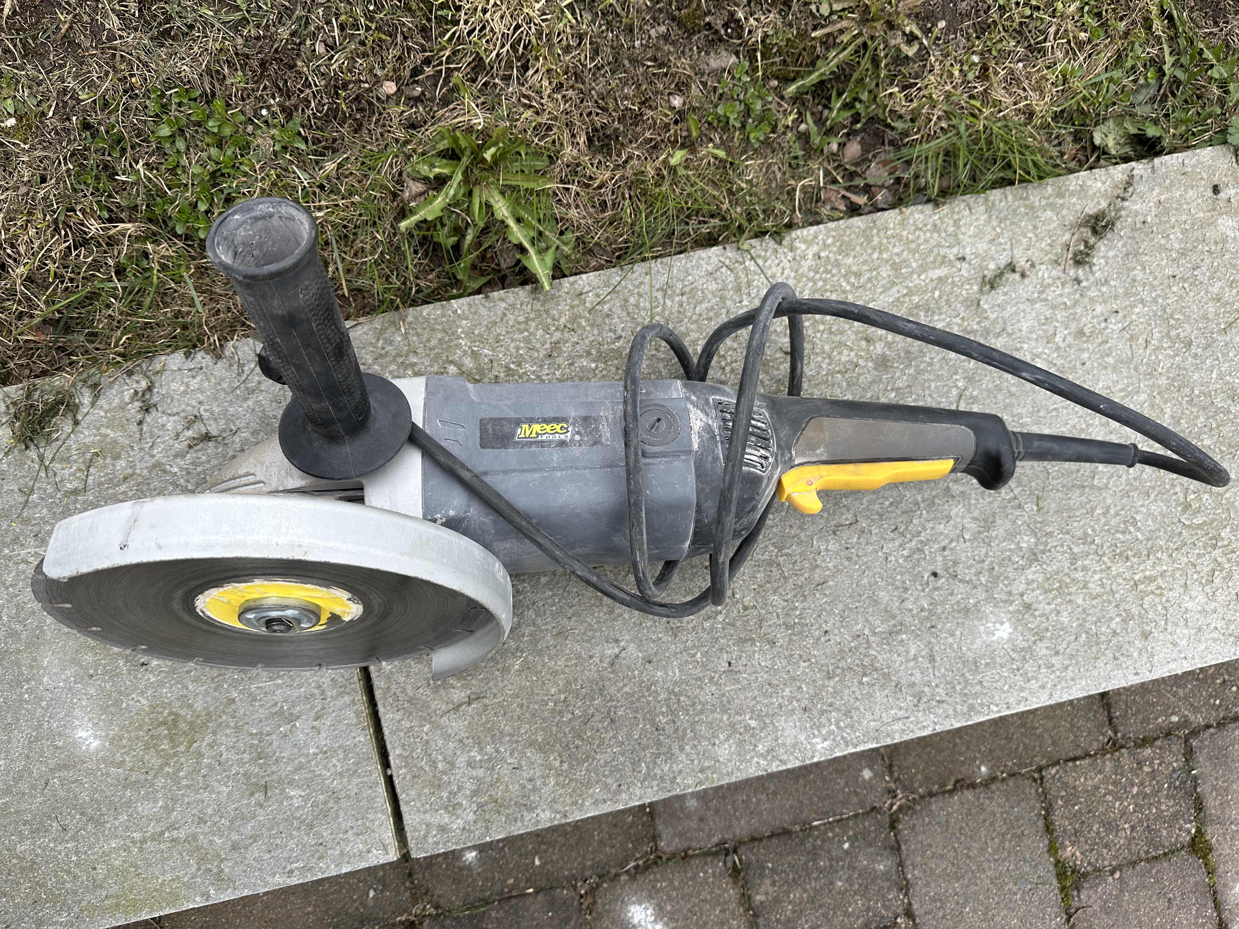 Kraftig vinkelsliper - skive til stein