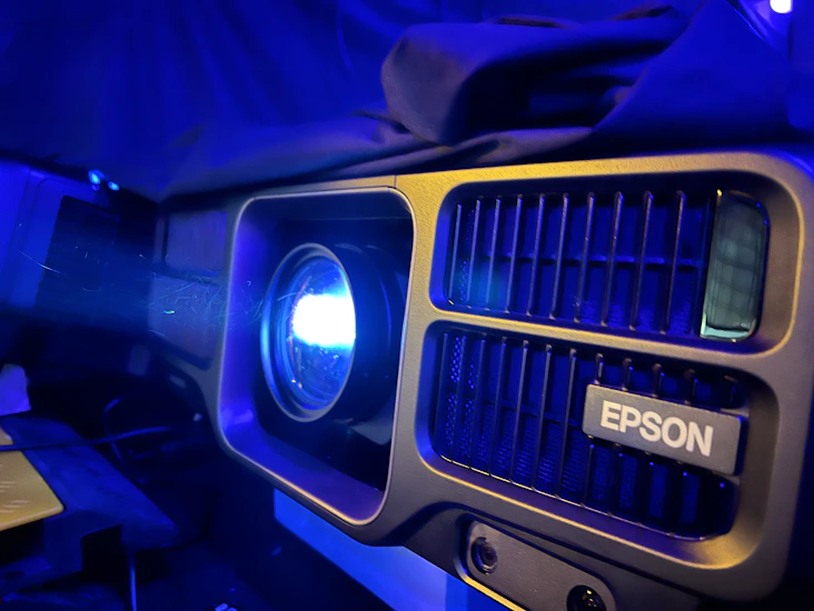 12,000 lumen lazer projector epson eb l1505 uh + lens