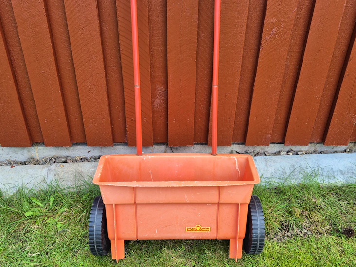 Spridare för gödning eller gräsfrö