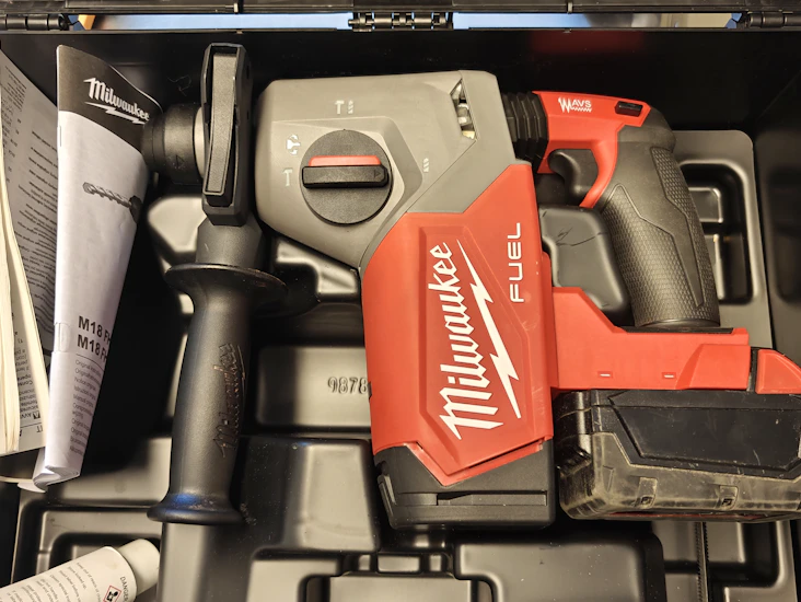 Milwaukee borrhammare m18 + betongborrsats