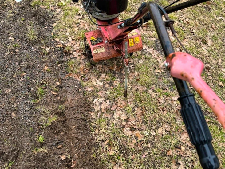 Liten smidig jordfräs