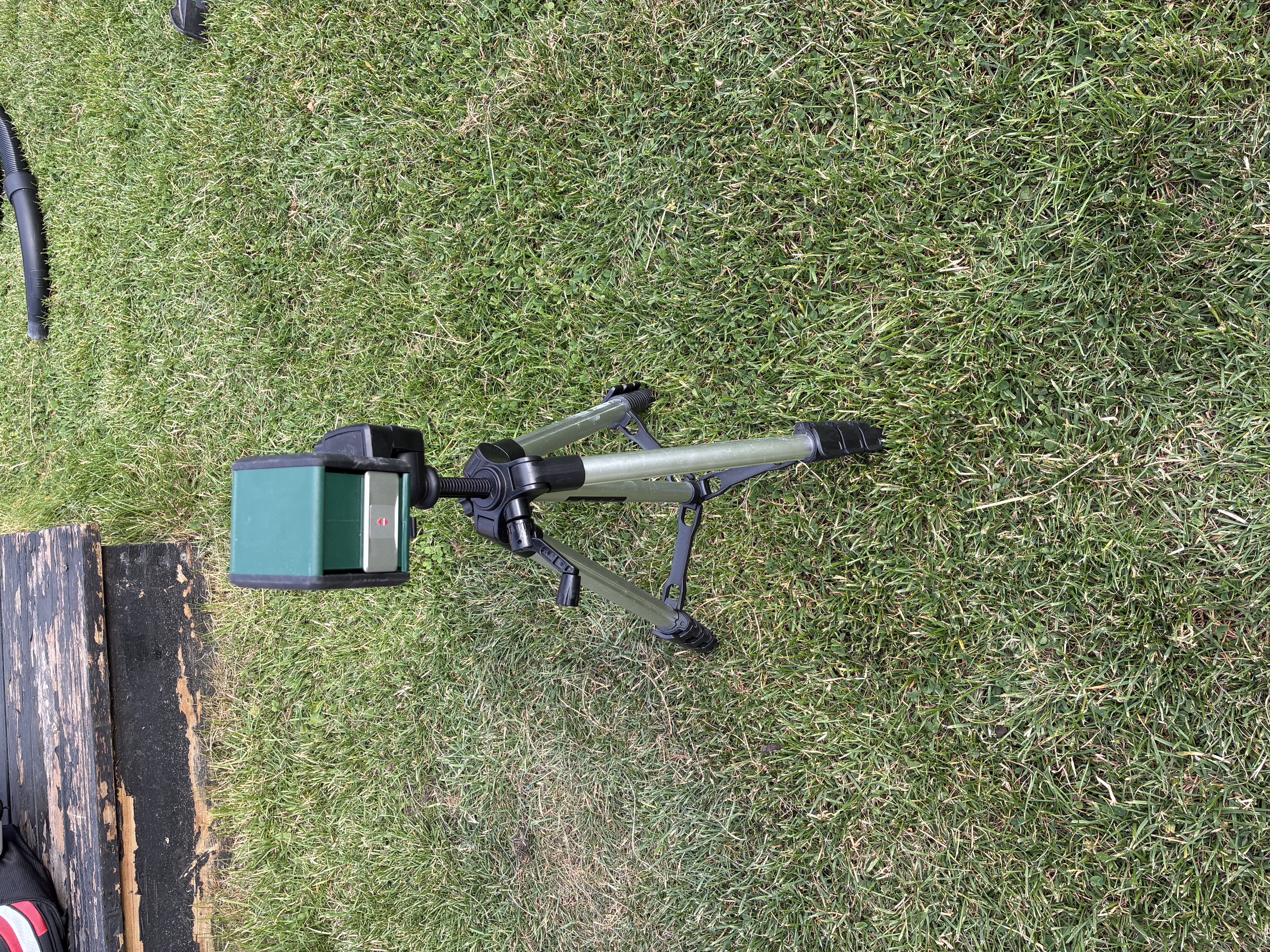 Bosch krysslaser med stativ