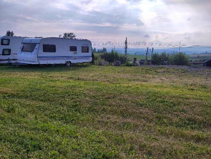 Plass til campingvogn, tilhenger, bil, mc