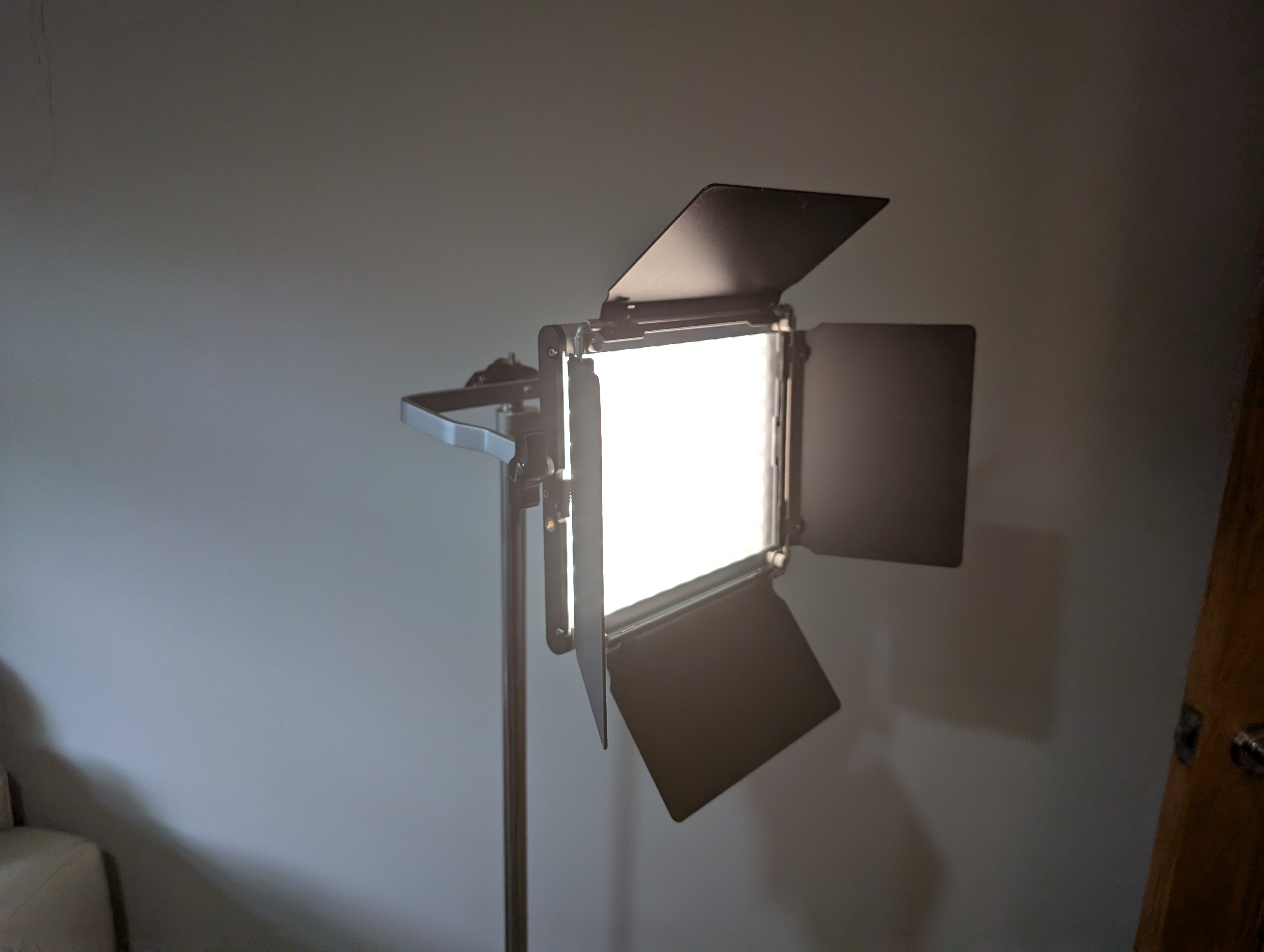 1x neewer rgb660 pro led panel light with app control + stand