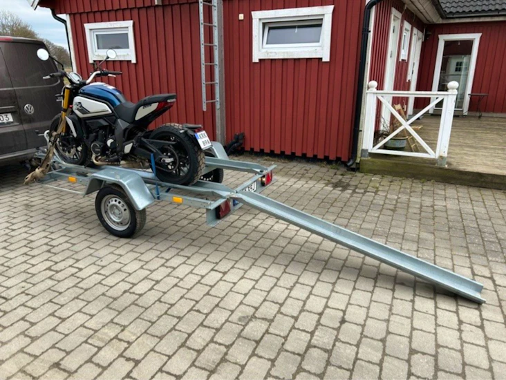 Mc / moped transport släp totalvikt 750 kg