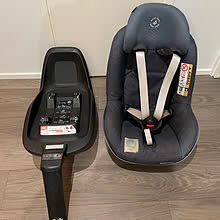 Maxi cosi -turvaistuin ja telakka