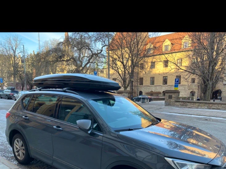 Takbox med snabbfästen och takräcke