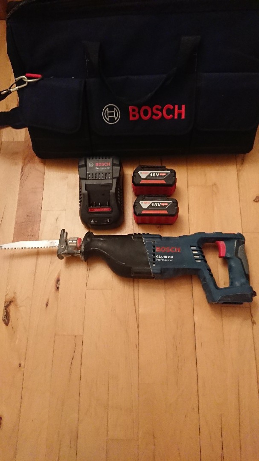 Tigersåg bosch, snabbladdare + två batterier