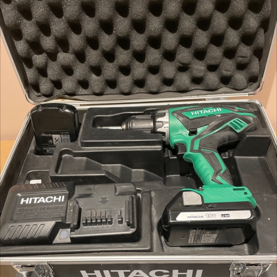 Hitachi drill/bor 18v med bits++
