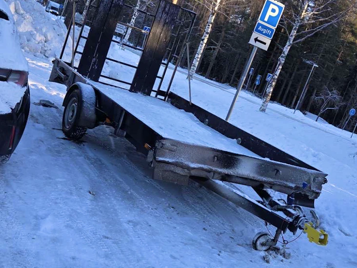 Åtm släpvagn med lastramp