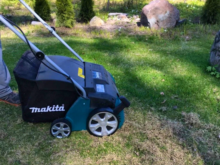 Nurmikon ilmaaja makita sähkökäyttöinen