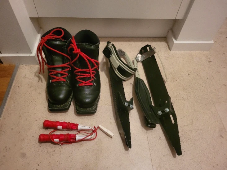 Långfärdsskridskor, pjäxor strl 44-45, dubbar