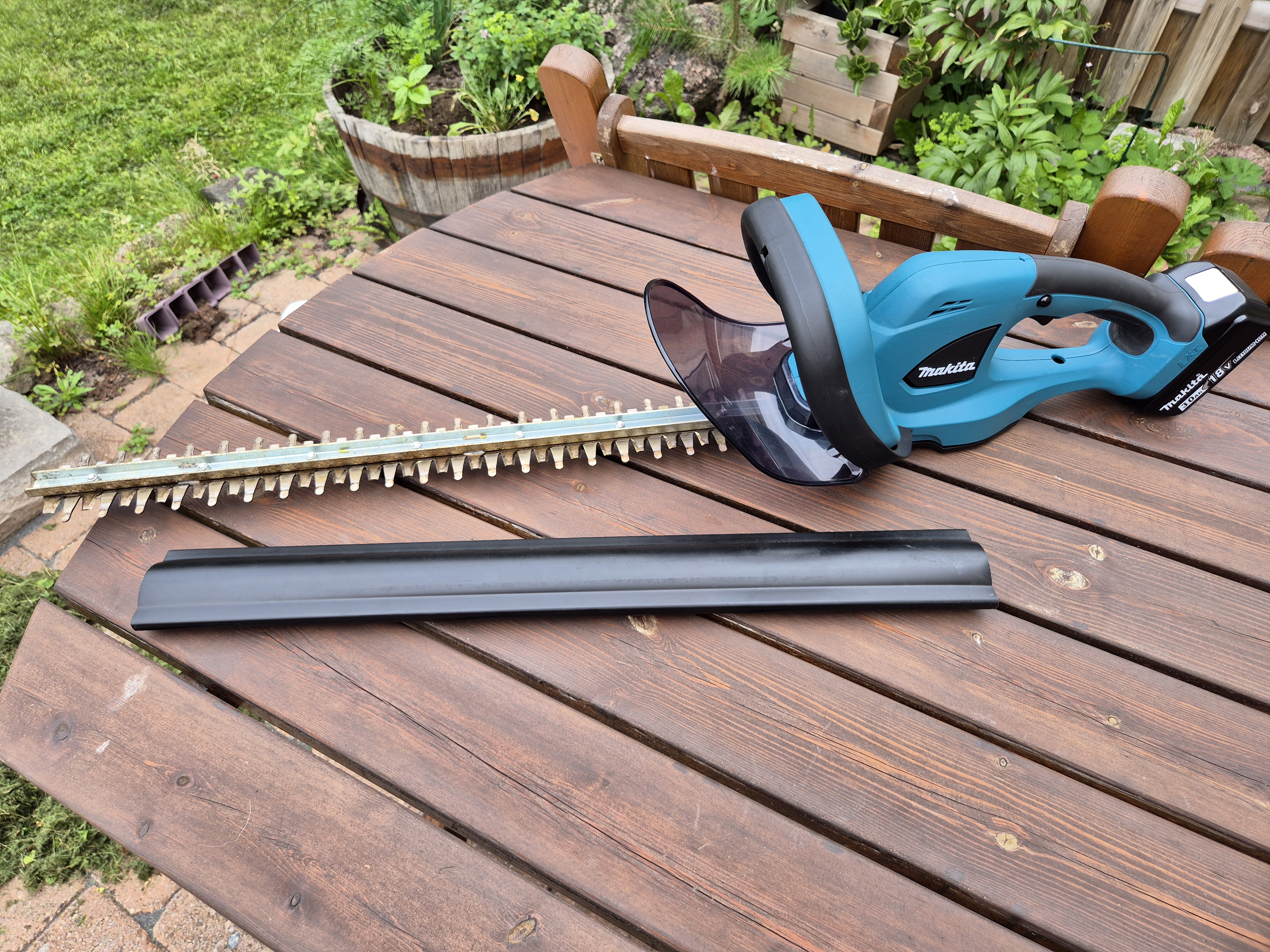 Makita batteridriven häcksax