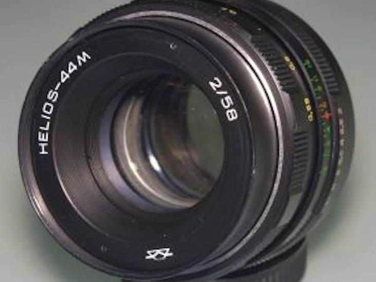 Helios 44m 58mm f/2 med rf eller ef-adapter