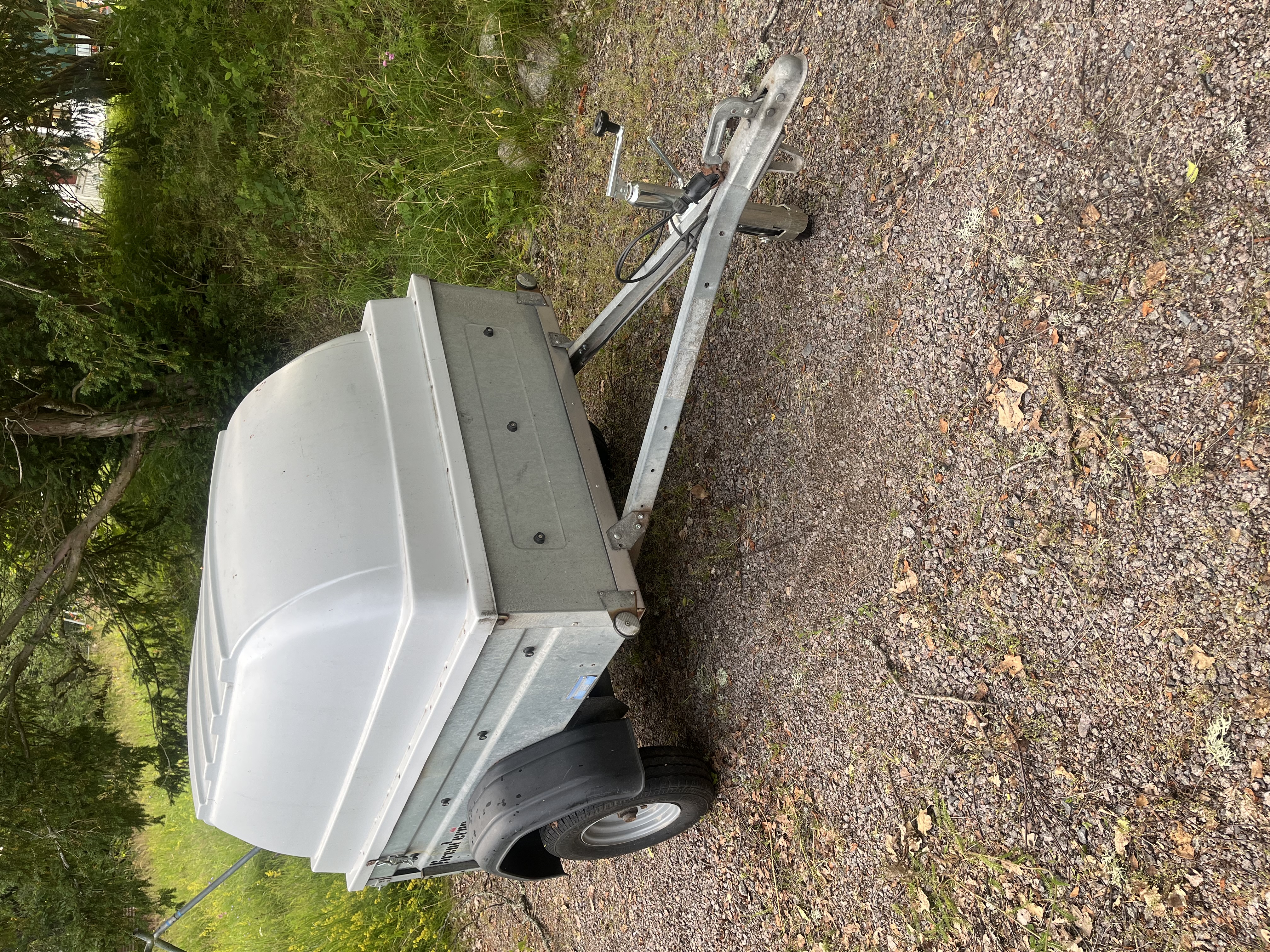 Litet smidigt kåpsläp, obromsad 