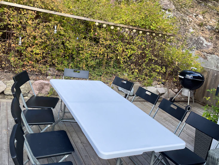 1 st bord och 9 st stolar till fest