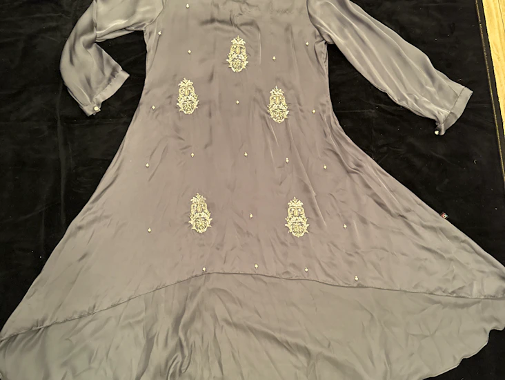 Beautiful asian grey/silver embroidered outfit size xl