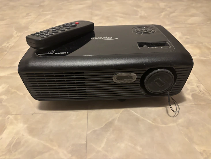 Projektor med hdmi och fjärrkontroll