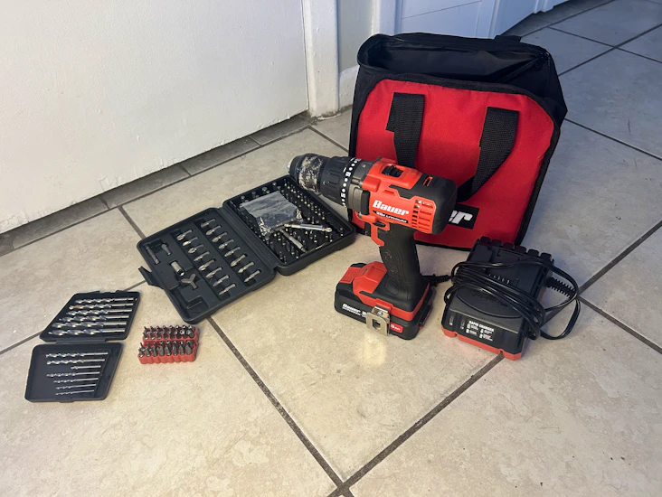 Cordless drill set w/ bits, charger & case (20v)