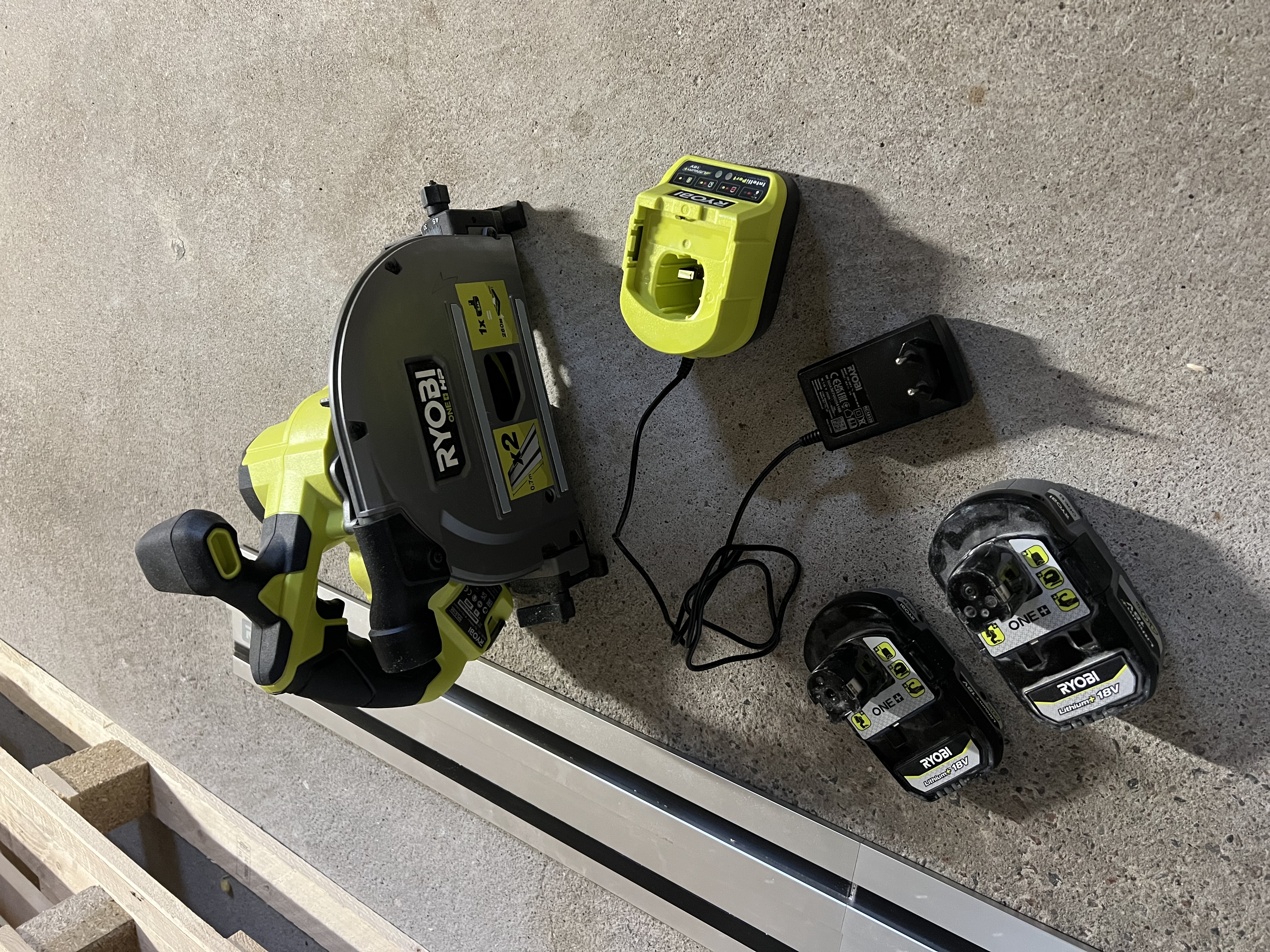 Ryobi one+ hp dykksag med skinne
