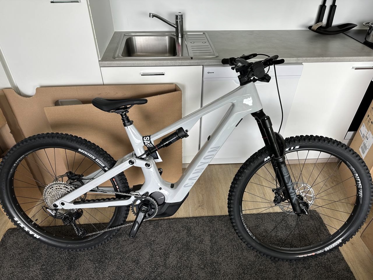 Sähkömaastopyörän vuokraus – canyon spectral on cf 7 (900 w akku, yli 100 km