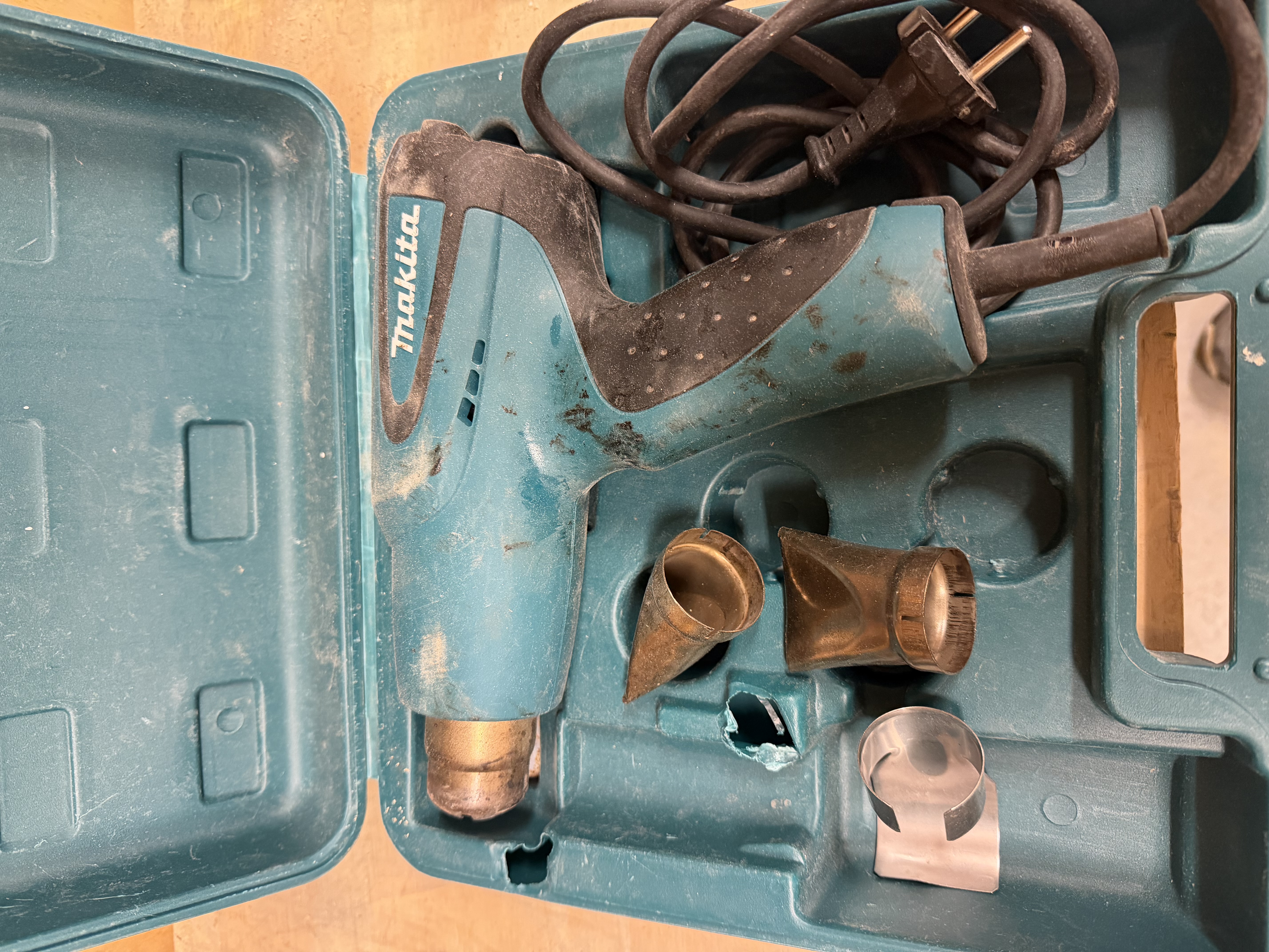 Makita varmluftspistol