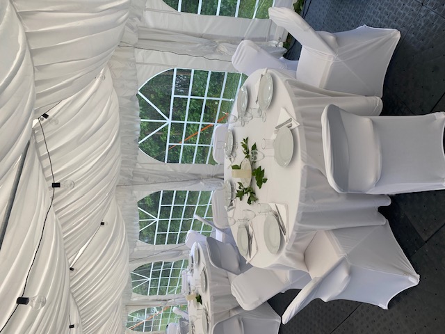 Runda fällbara bord  150cm bordspaket inkl, rund duk & stolsöverdrag.  runda bord hyr runda bord