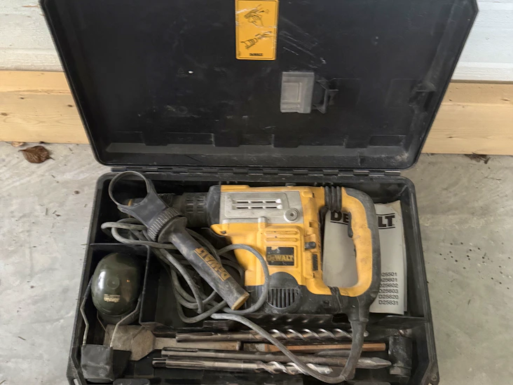 Dewalt d25602k är en kombihammare på 8j