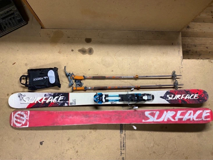 Surface-skidor (130 mm breda) med turbindning