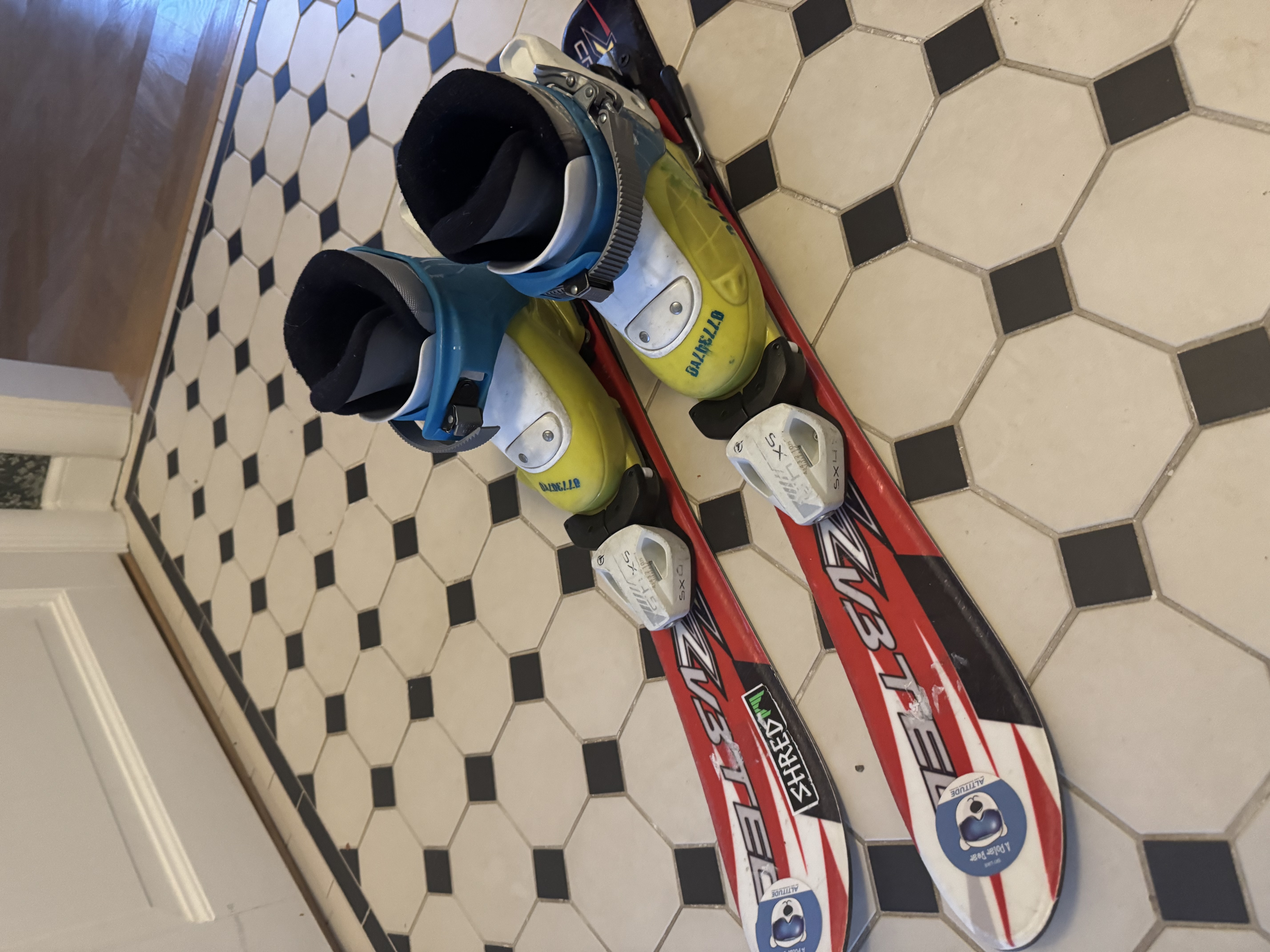 Barnskidor 70-75 cm inkl pjäxor