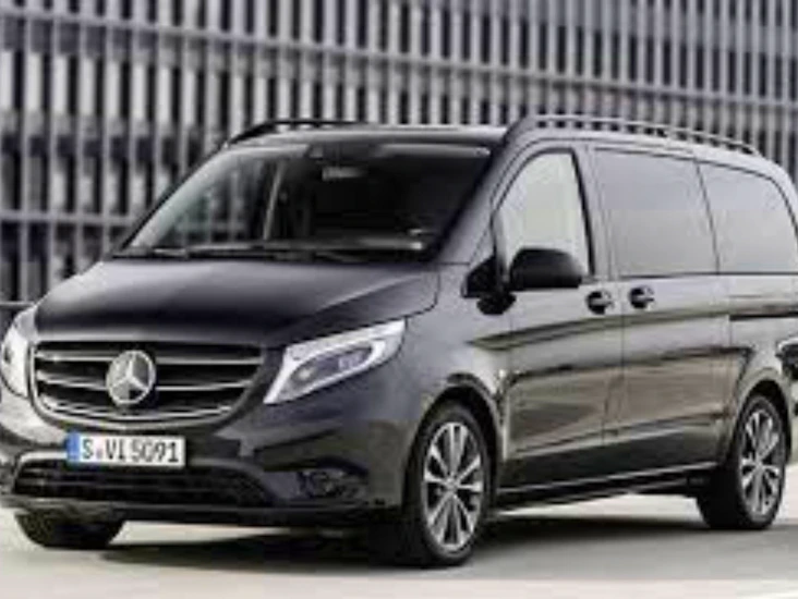 Minibuss 9 passagerare automat