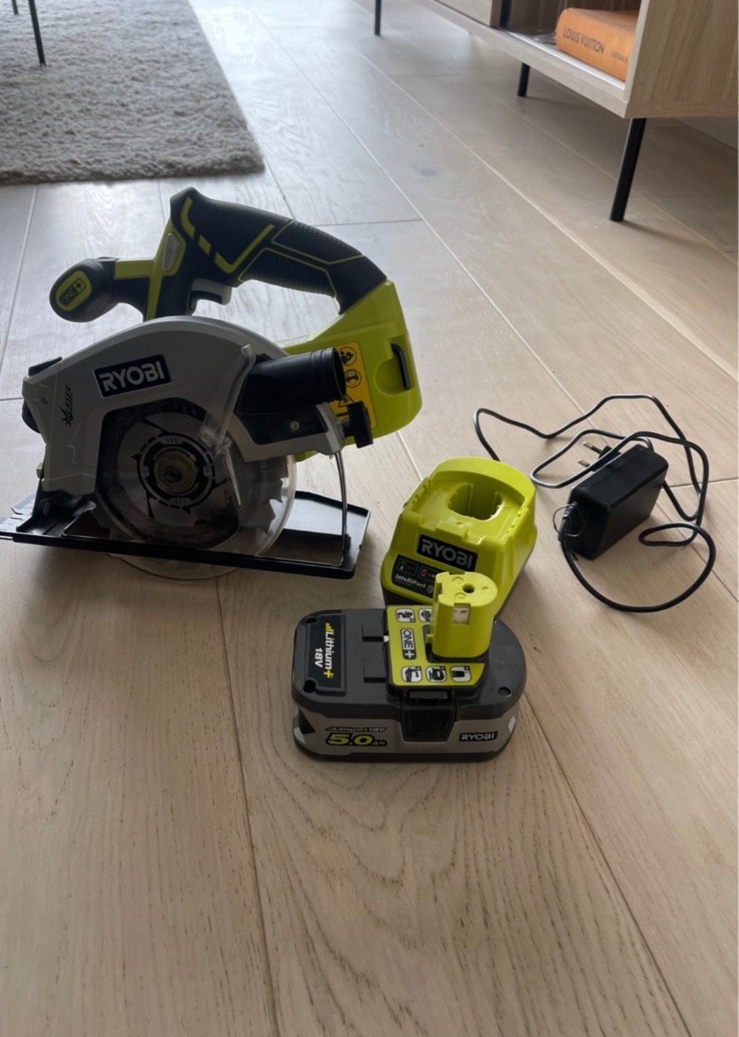 Ryobi one+ sirkelsag, batteri og lader
