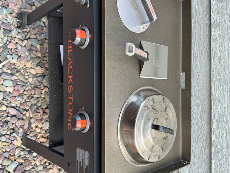 Blackstone 28" original griddle with hard cover 2 -burner liquid propane flat top grill