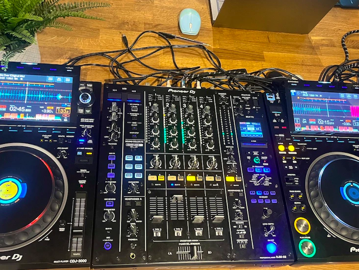 Pioneer cdj 3000's & djm a9 - full club setup