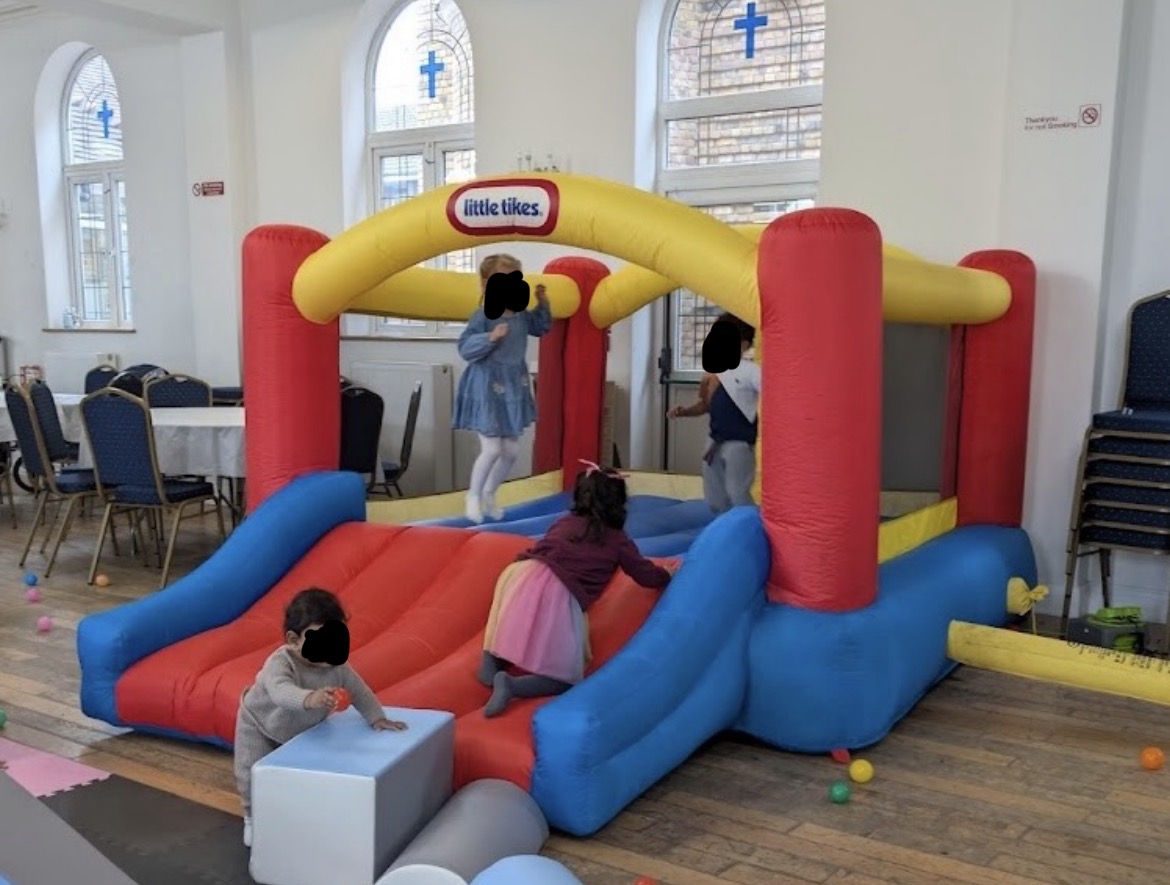Little tikes bouncing castle with blower