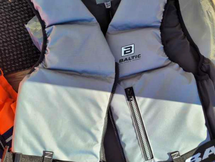 Flytväst 70-90 kg (1 av 2)