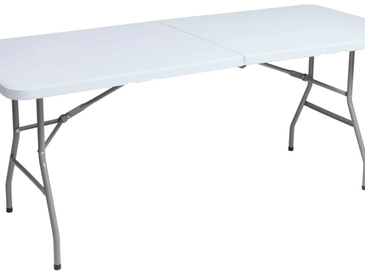 5 bord och 40 stolar, för festen!