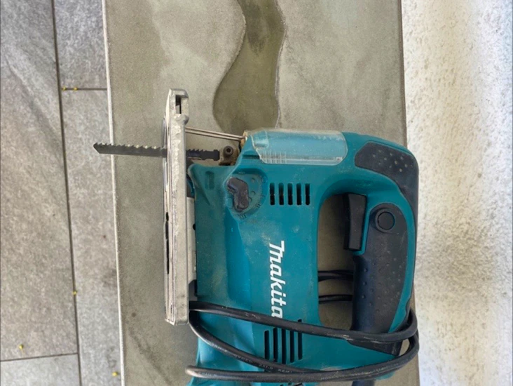 Makita 4329 - sticksåg - 450 w