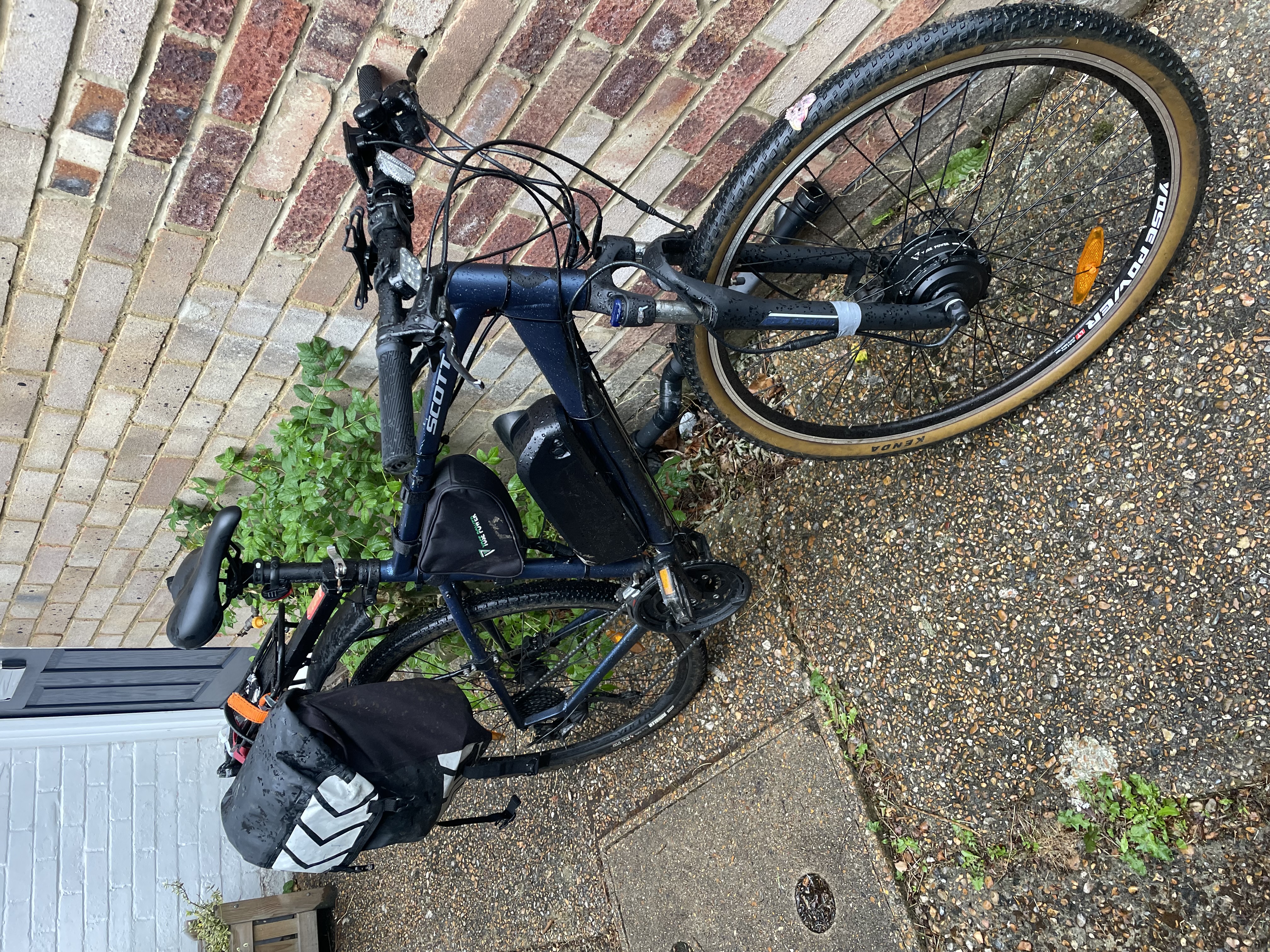 Scott sub 30 xl with battery assist front wheel. 