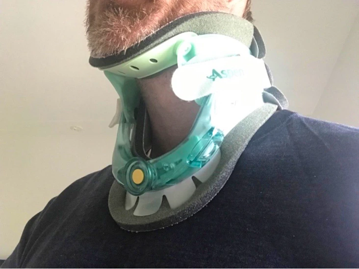 Nackkrage / halskrage