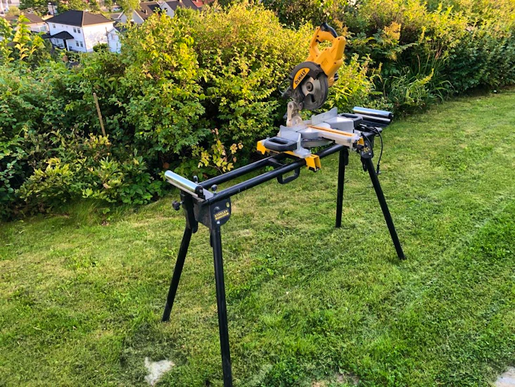 Kapp- og gjærsag dewalt dws773-qs