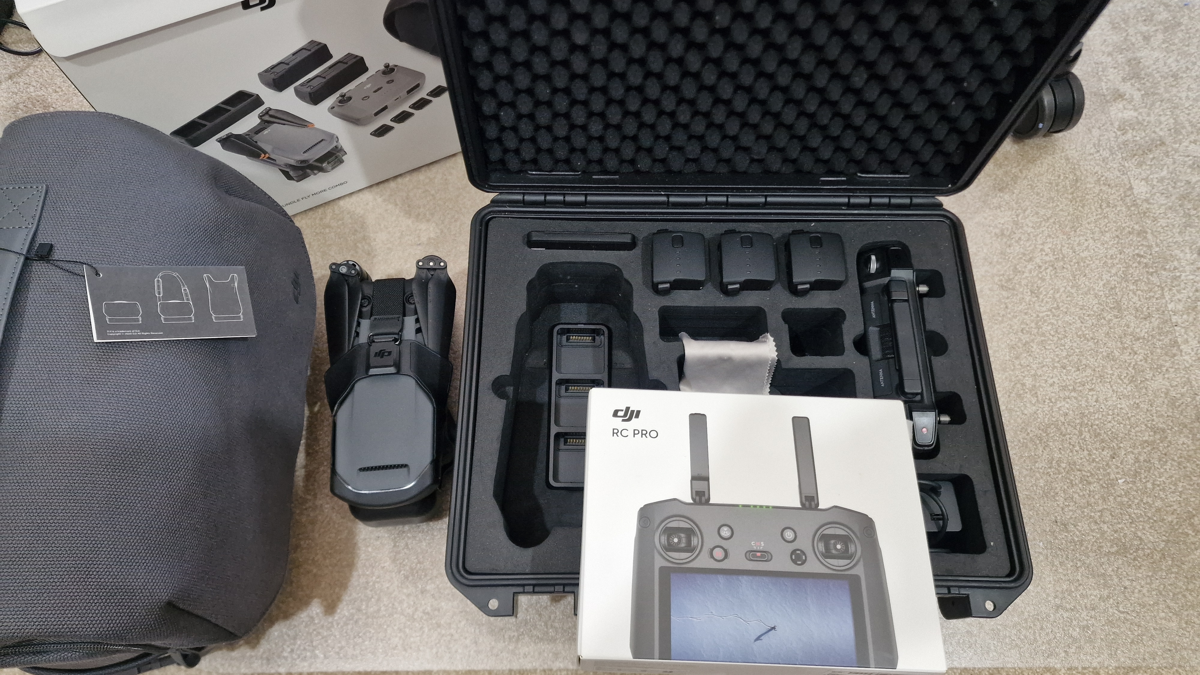 Dji mavic 3 fly more combo with rc pro controller + hardcase 