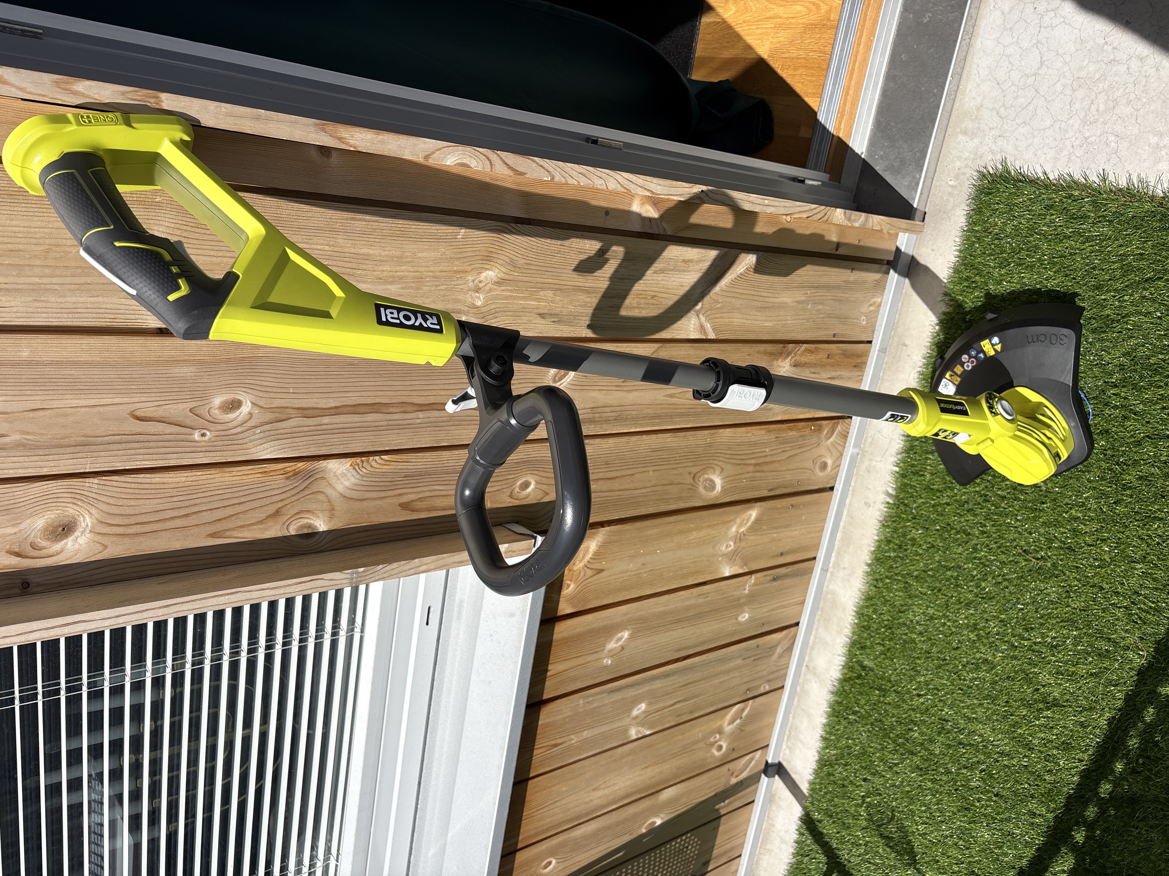 Ryobi one+ trådlös grästrimmer – 18v med batteri
