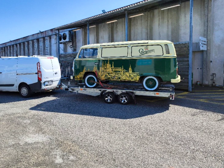 Bilsläp med vinsch 2134 kg lastvikt