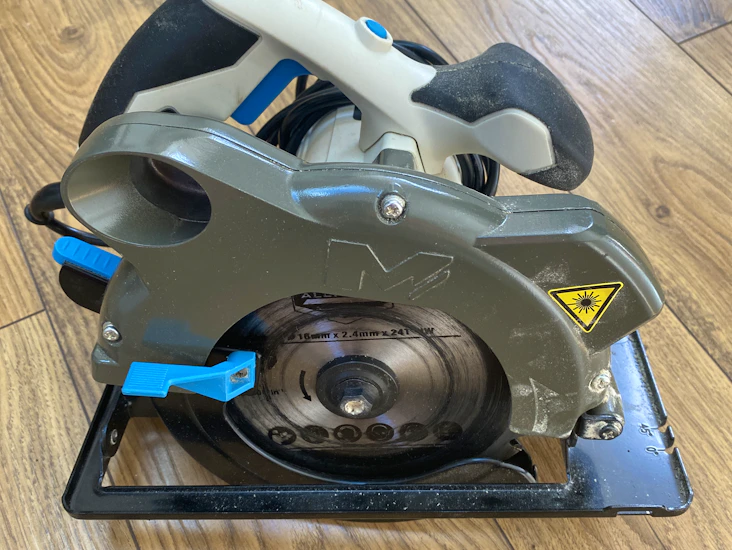 Circular saw with guide and laser pointer