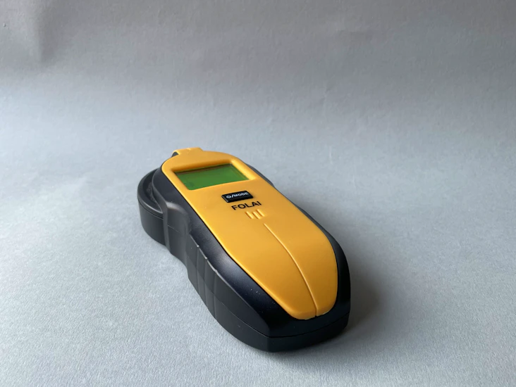 Folai stud finder