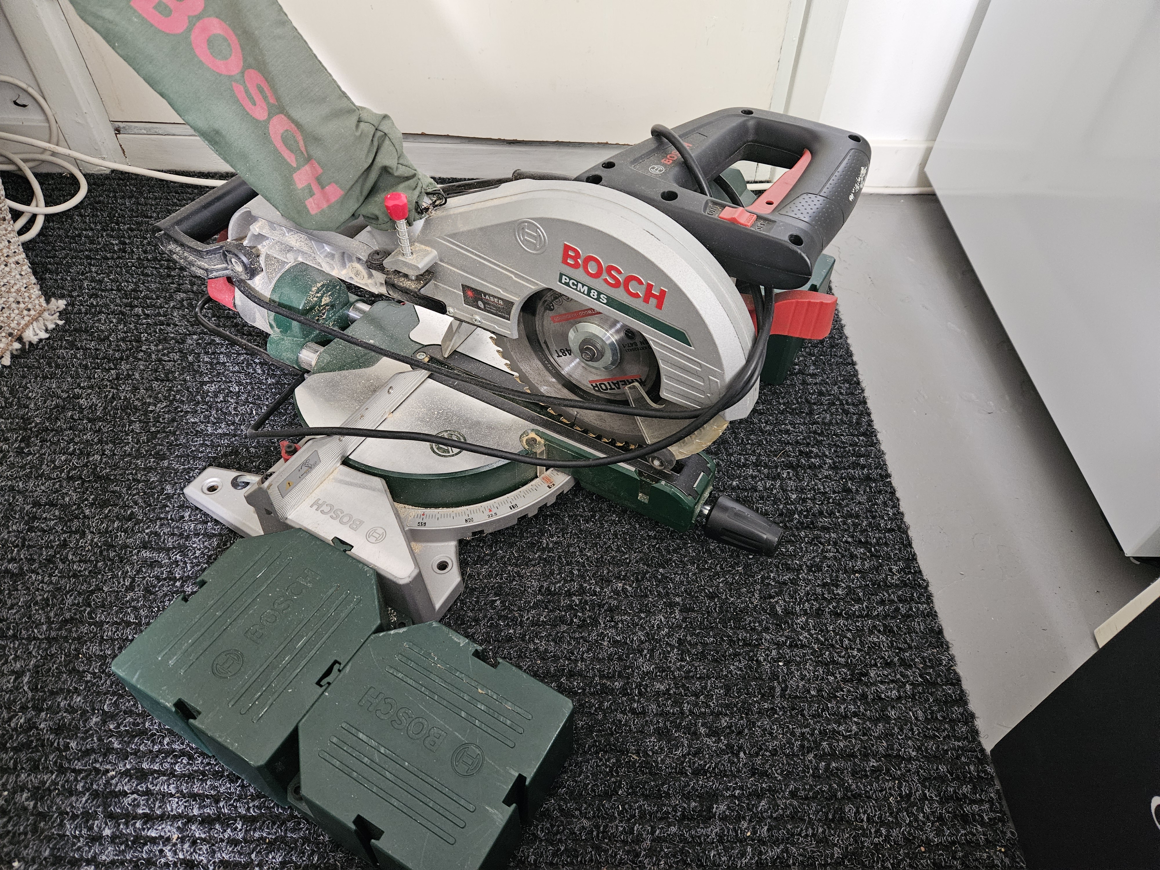 Kap- och geringssåg bosch pcm 8 s