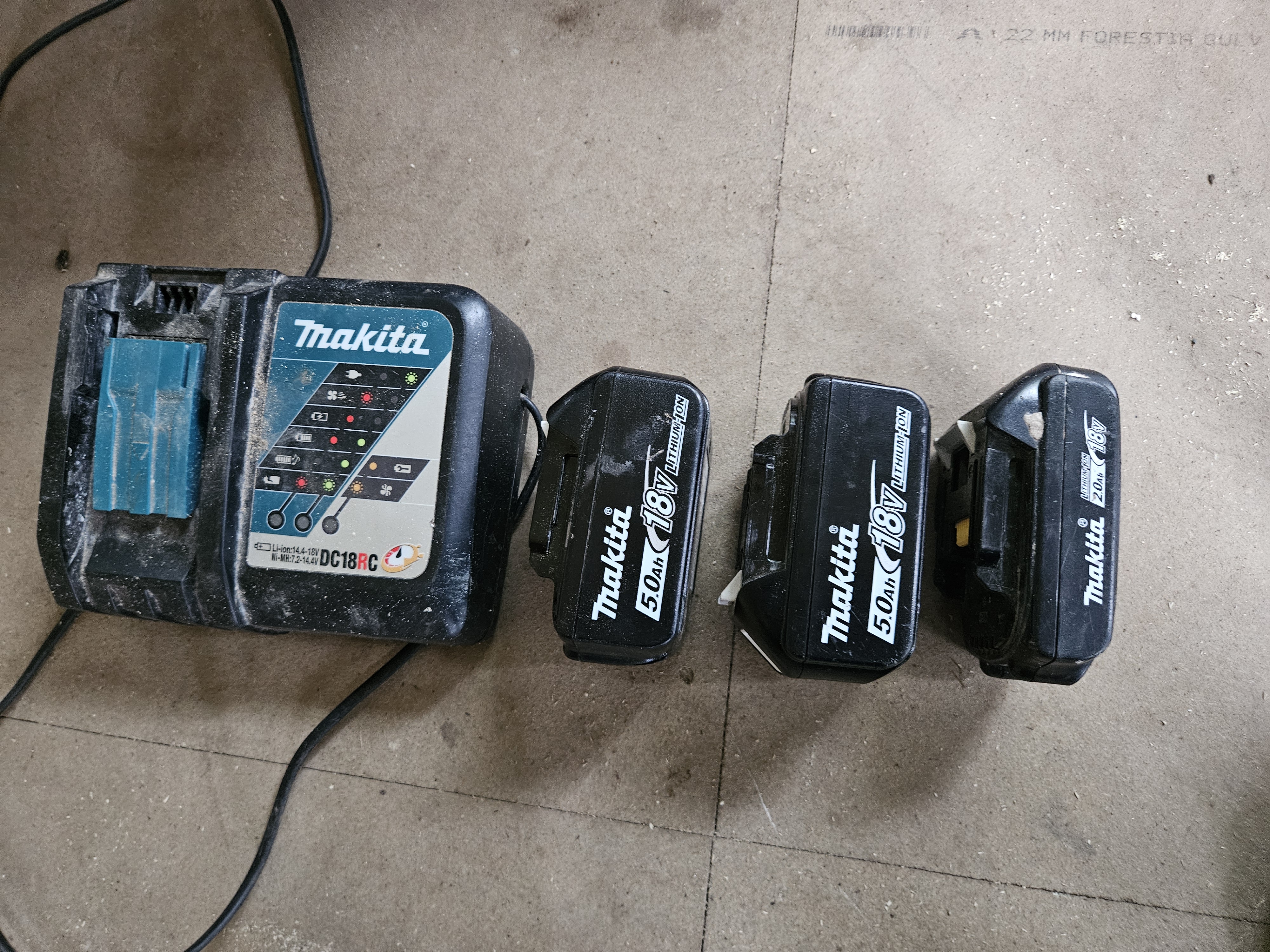 Makita 18v batterier + hurtiglader