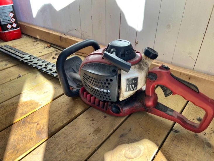 Bensindriven häcksax