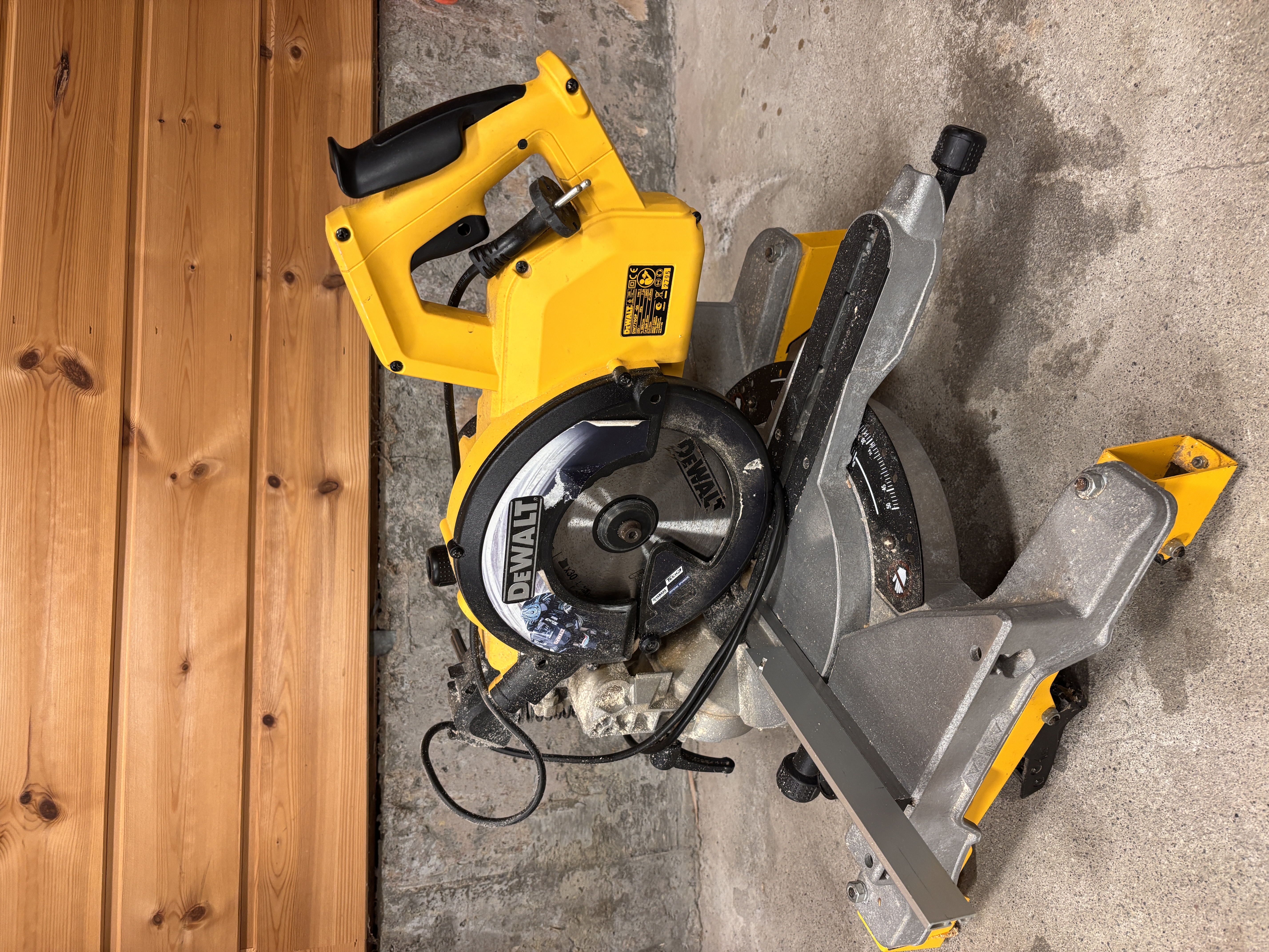 Dewalt dw770gp-qs